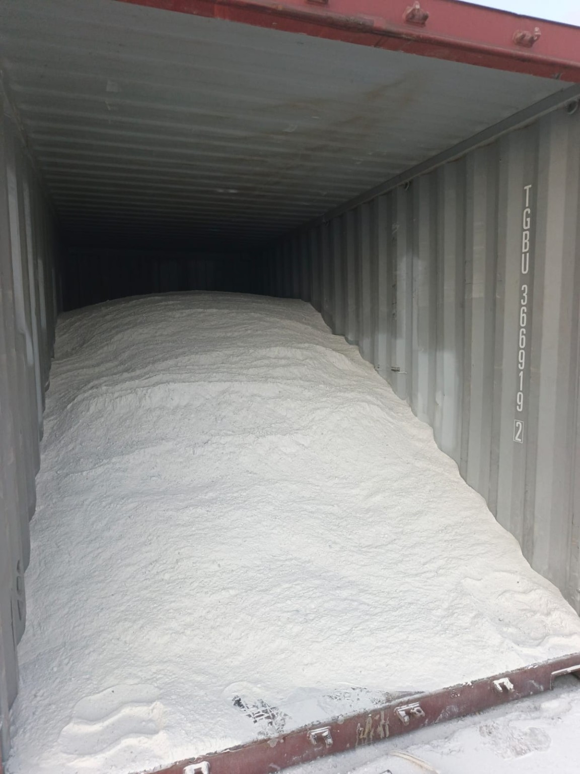 Loose mineral powder loaded inside a shipping container